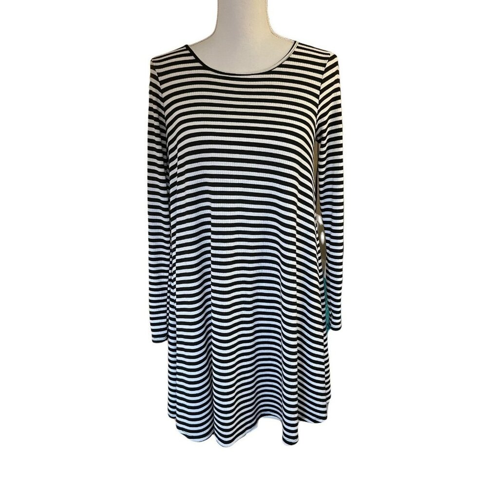 Love Fire Dress Ribbed Knit Black and White Striped Knee Length Long Sleeve Med